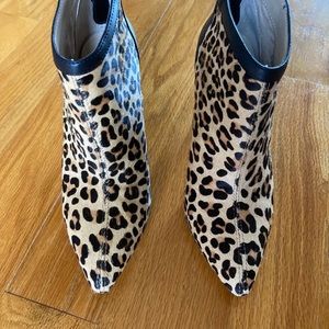 Leopard print Adrian Vittadini 6m bootie boots